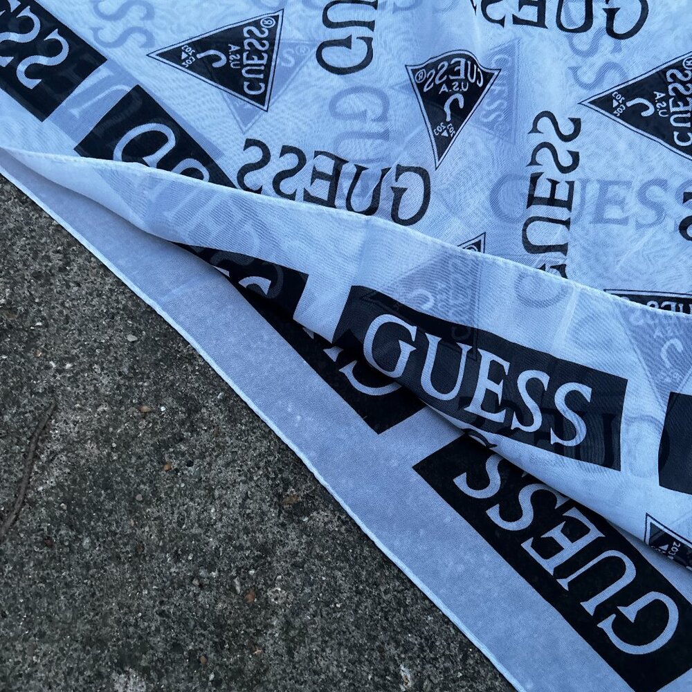 Guess Scarf - Picture 3 of 5